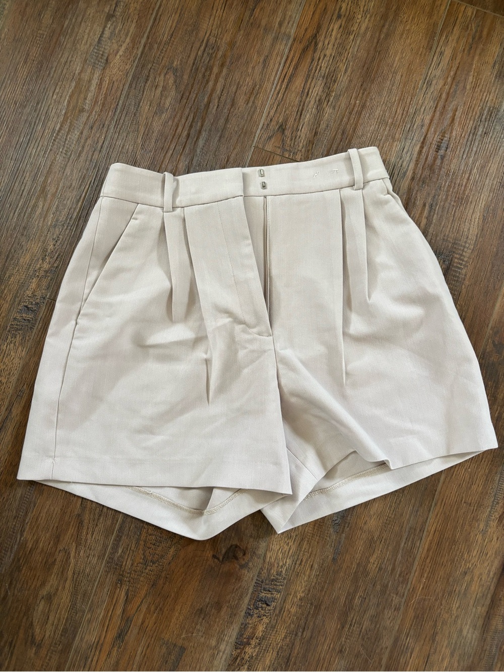 Abercrombie & Fitch Cream High-Waist Pleated Shorts